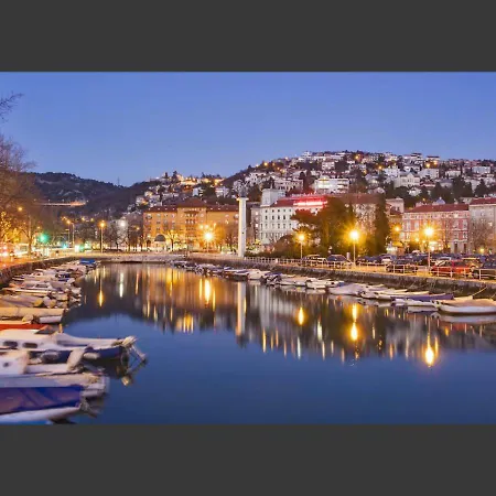 Center Vibes Lux Apartament *