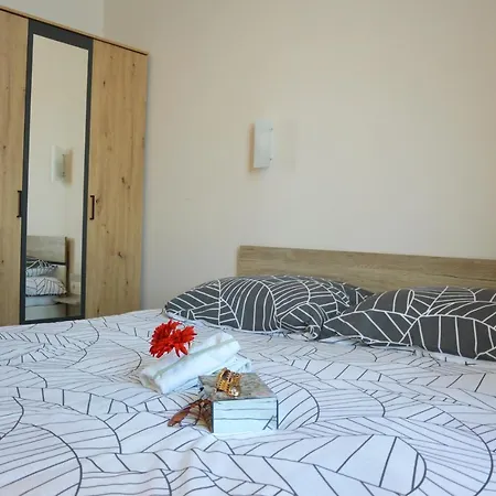 Center Vibes Lux Apartment *