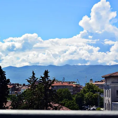 Center Vibes Lux * Rijeka