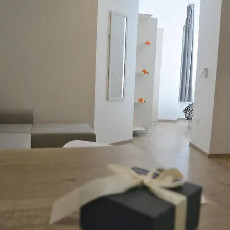 Center Vibes Lux Apartment